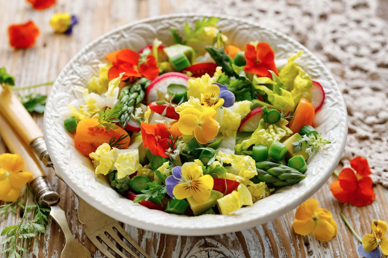 Exploring the Colors, Aromas, and Flavors That Transform Flowers into Culinary Poetry